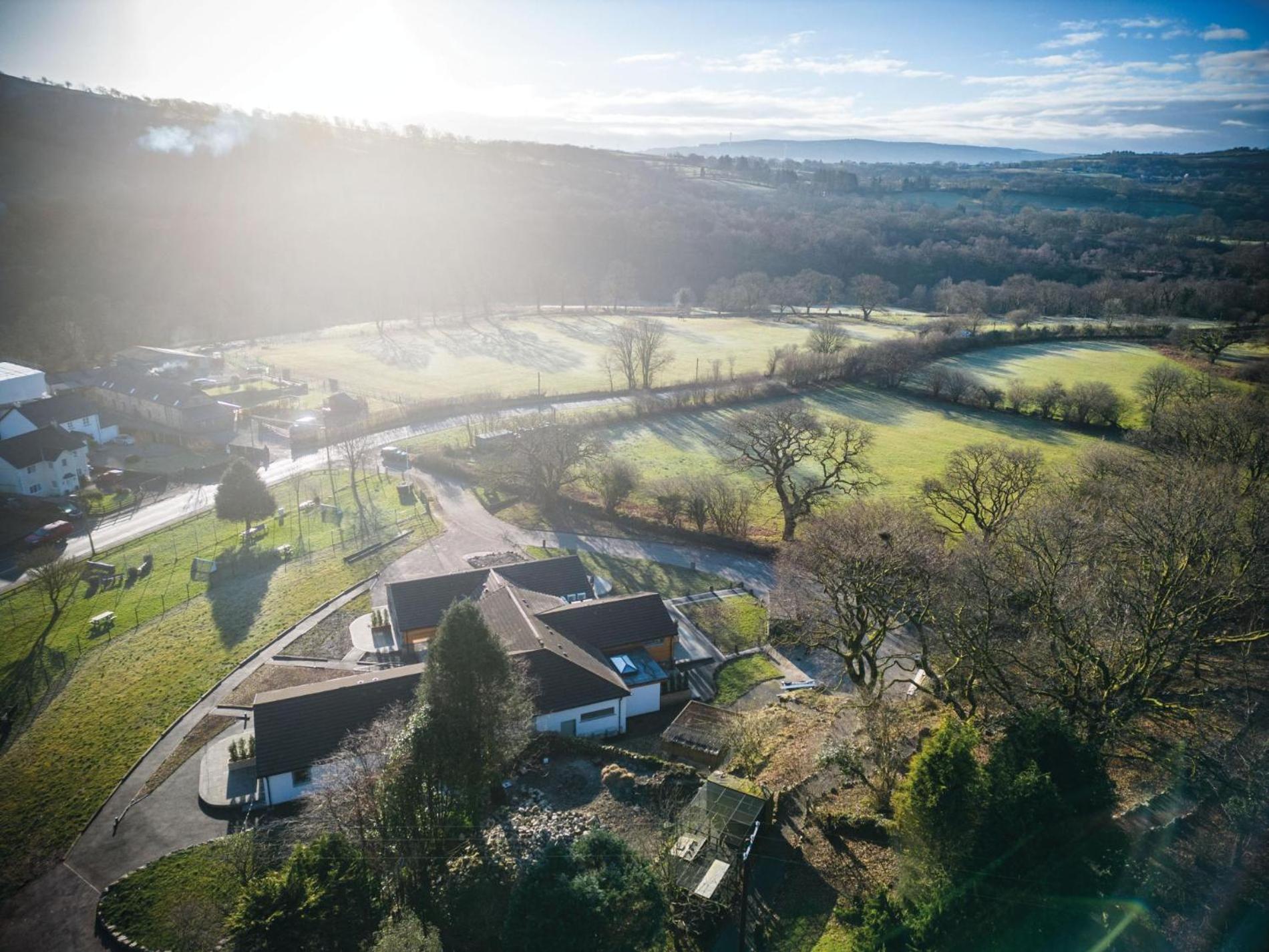 Suite 6 - Sleeping Giant Hotel - Pen Y Cae Inn Brecon Buitenkant foto
